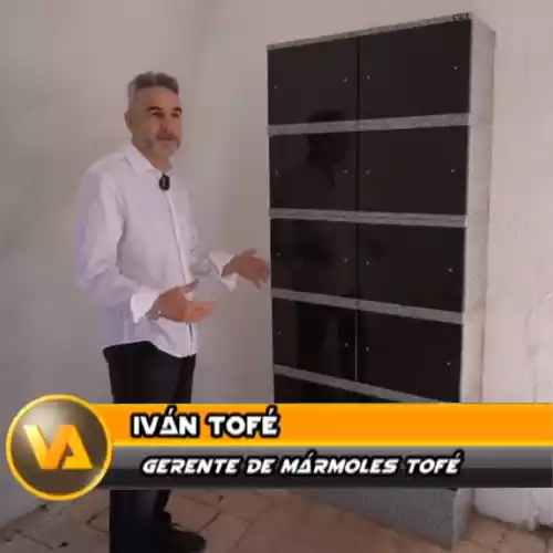 Iván Tofé en entrevista sobre encimeras en Logroño y arte funerario en La Rioja